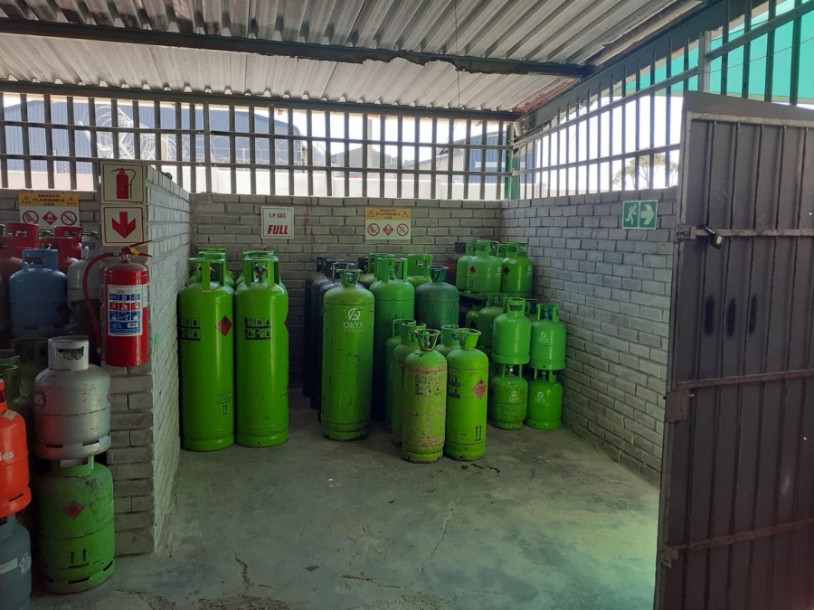 Commercial Property for Sale in Voorbaai Western Cape